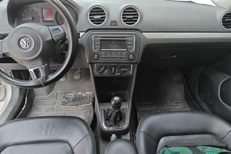 Used Volkswagen Jetta 2015 1.6L Manual Comfort Model Audio And AC Panel