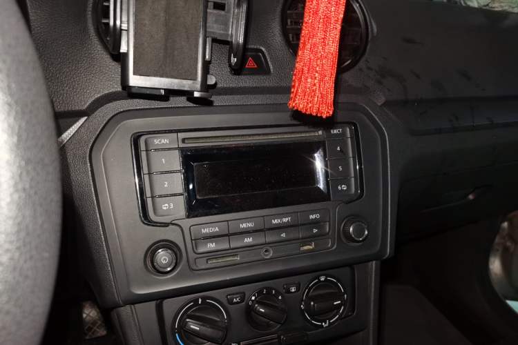 Used Volkswagen Jetta 2015 Zhuihui Edition 1.4L Manual Fashion Model Audio And AC Panel
