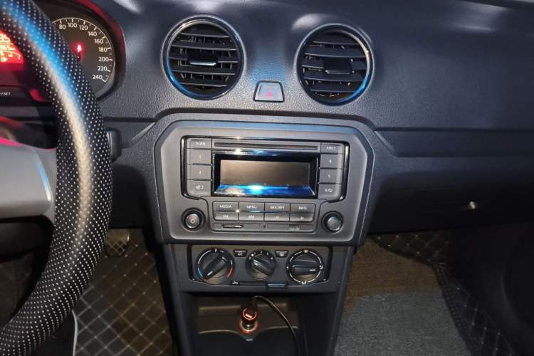 Used Volkswagen Jetta 2015 Value Edition 1.6L Manual Fashionable Style Audio And AC Panel