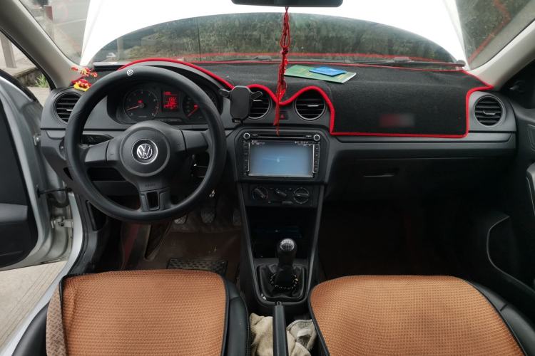 Used Volkswagen Jetta 2015 1.4L Manual Fashion Model Center Console