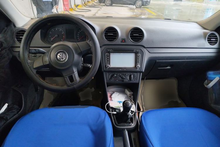Used Volkswagen Jetta 2015 Value Edition 1.6L Manual Fashionable Style Center Console