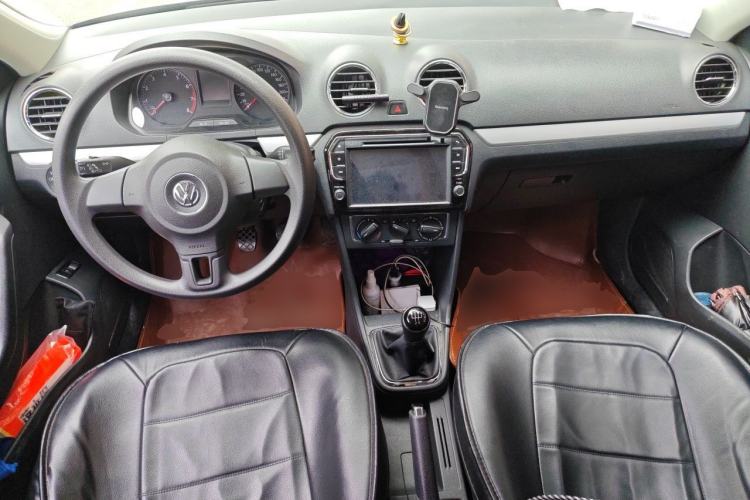 Used Volkswagen Jetta 2015 Zhuihui Edition 1.6L Manual Comfort Model Center Console