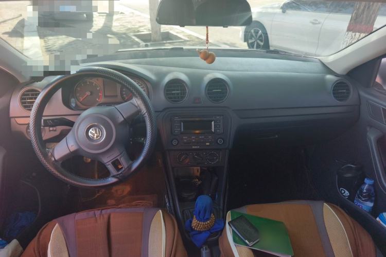 Used Volkswagen Jetta 2015 Zhuihui Edition 1.4L Manual Fashion Model Center Console