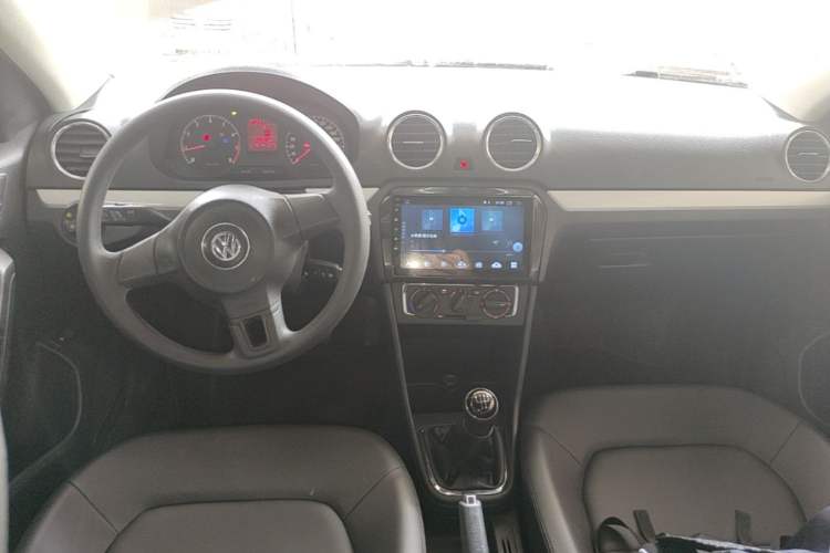 Used Volkswagen Jetta 2015 1.4L Manual Comfort Model Center Console