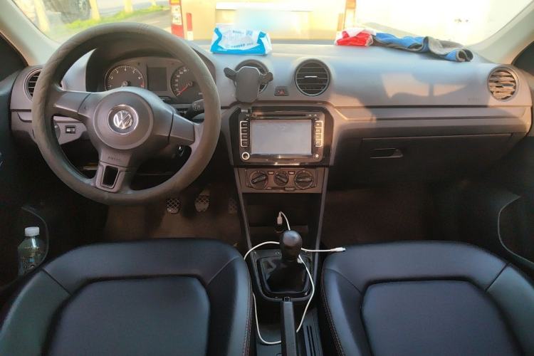 Used Volkswagen Jetta 2015 Value Edition 1.6L Manual Fashionable Style Center Console