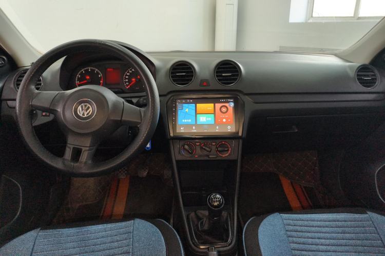 Used Volkswagen Jetta 2015 1.4L Manual Fashion Model Center Console