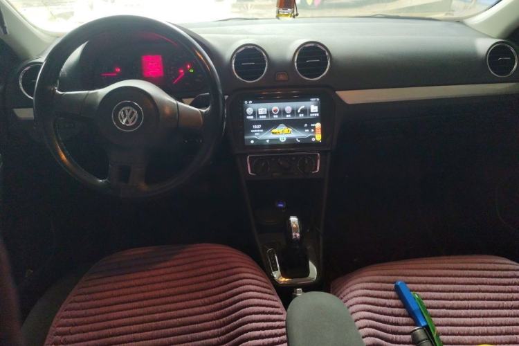 Used Volkswagen Jetta 2015 1.6L Automatic Comfort Model Center Console