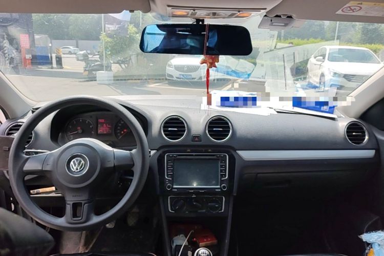 Used Volkswagen Jetta 2015 Zhuihui Edition 1.6L Manual Comfort Model Center Console