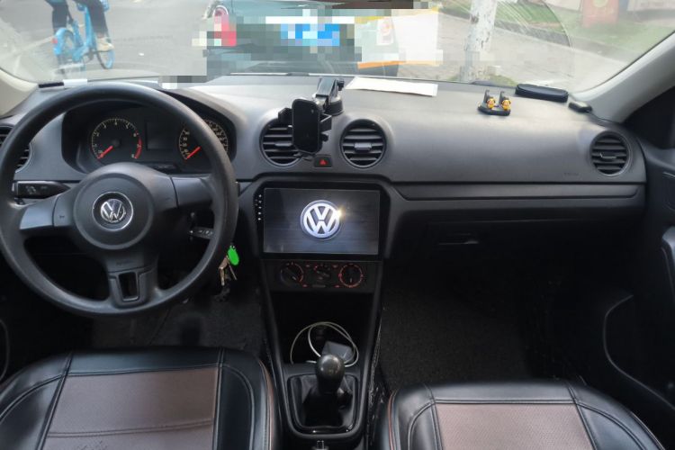 Used Volkswagen Jetta 2015 Value Edition 1.6L Manual Fashionable Style Center Console