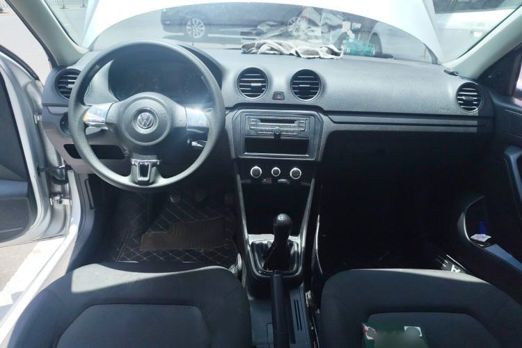 Used Volkswagen Jetta 2015 1.6L Manual Fashion Edition Center Console