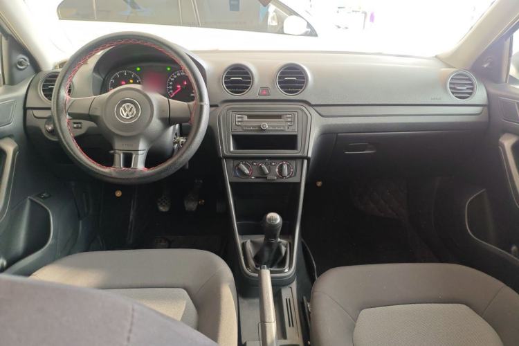 Used Volkswagen Jetta 2015 1.4L Manual Fashion Model Center Console