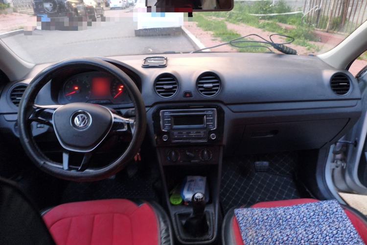 Used Volkswagen Jetta 2015 Zhuihui Edition 1.4L Manual Fashion Model Center Console