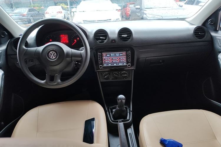 Used Volkswagen Jetta 2015 1.6L Manual Fashion Edition Center Console