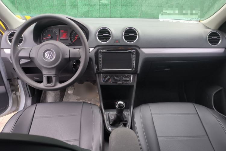 Used Volkswagen Jetta 2015 1.6L Manual Comfort Model Center Console