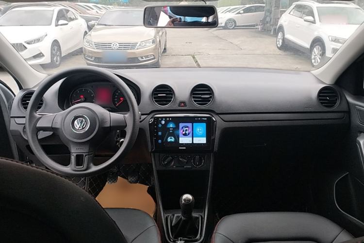 Used Volkswagen Jetta 2015 Value Edition 1.6L Manual Fashionable Style Center Console