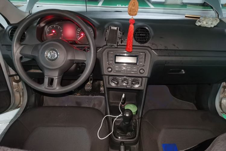 Used Volkswagen Jetta 2015 Zhuihui Edition 1.4L Manual Fashion Model Center Console