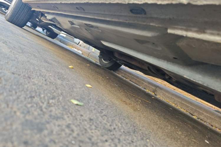 Used Volkswagen Jetta 2015 1.6L Manual Comfort Model Chassis Front Right