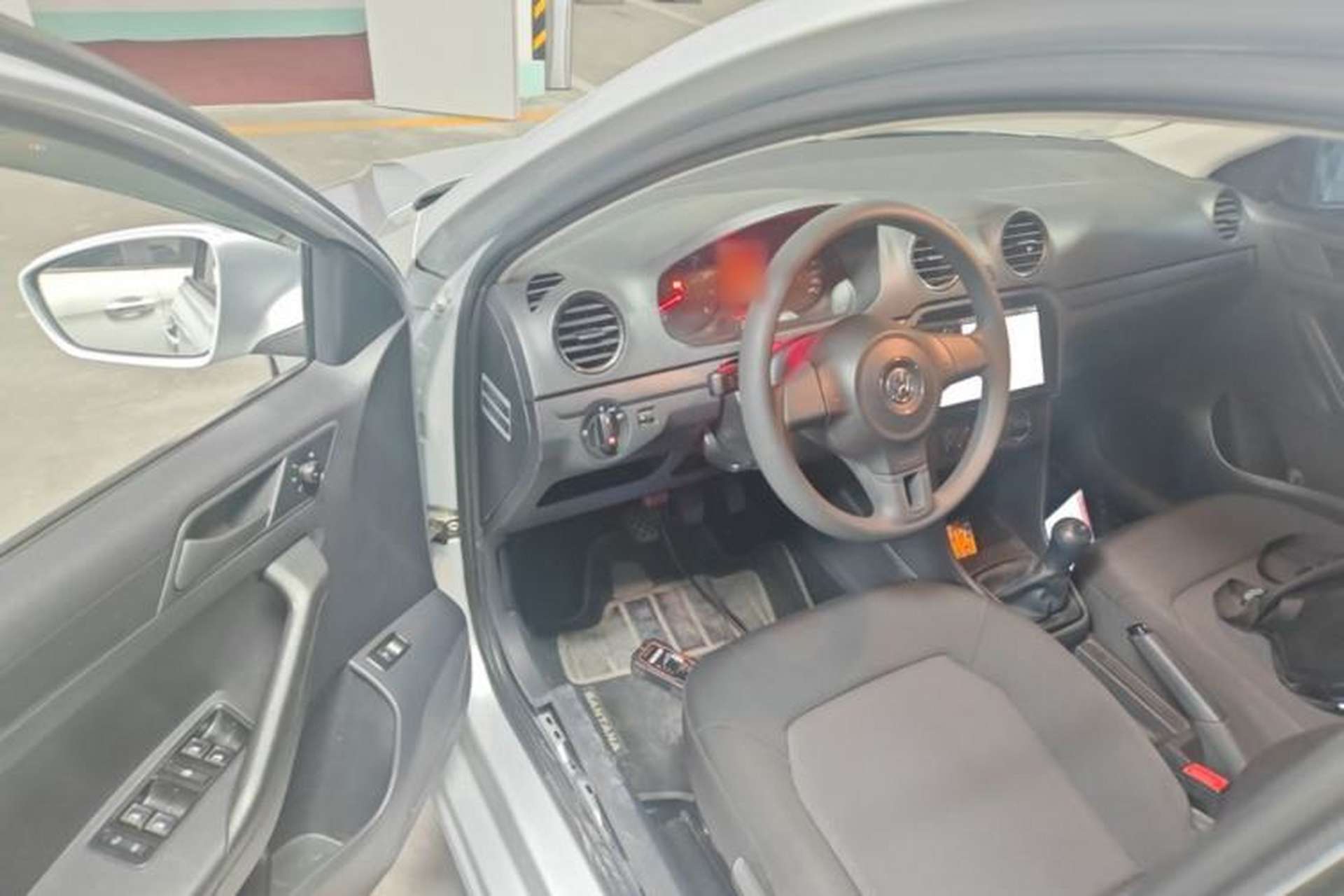 Used Volkswagen Jetta 2015 Value Edition 1.6L Manual Fashionable Style Driver Seat
