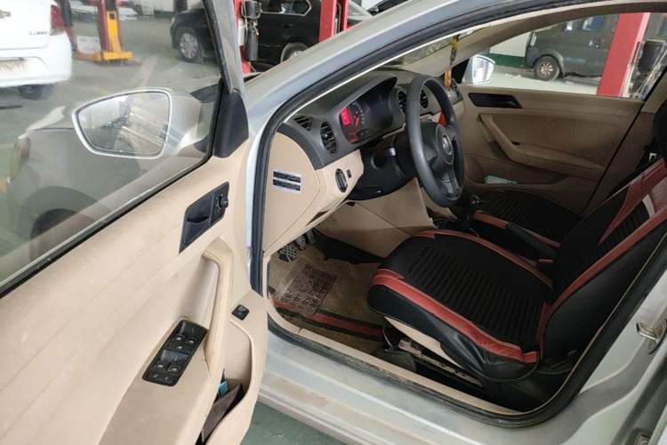 Used Volkswagen Jetta 2015 Zhuihui Edition 1.4L Manual Fashion Model Driver Seat