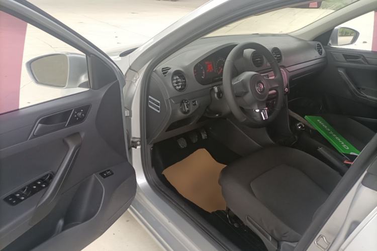 Used Volkswagen Jetta 2015 Value Edition 1.6L Manual Fashionable Style Driver Seat