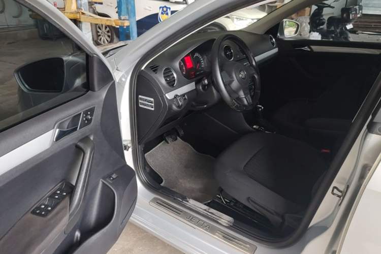 Used Volkswagen Jetta 2015 1.6L Automatic Comfort Model Driver Seat
