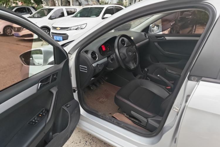 Used Volkswagen Jetta 2015 Zhuihui Edition 1.6L Manual Comfort Model Driver Seat