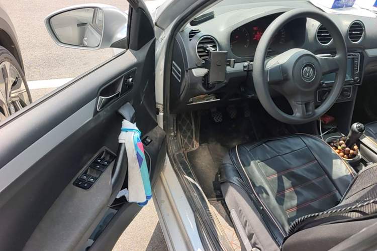 Used Volkswagen Jetta 2015 Zhuihui Edition 1.6L Manual Comfort Model Driver Seat