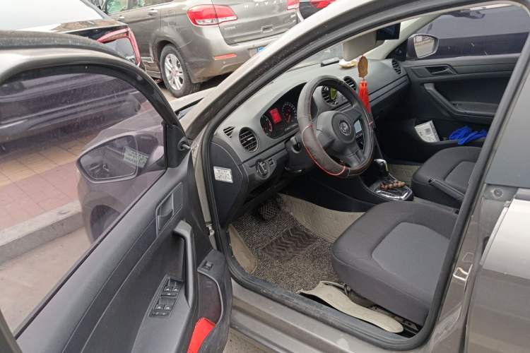 Used Volkswagen Jetta 2015 1.6L Automatic Fashion Model Driver Seat
