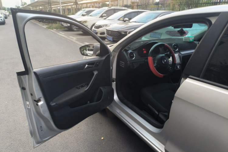 Used Volkswagen Jetta 2015 Zhuihui Edition 1.6L Manual Comfort Model Driver Seat