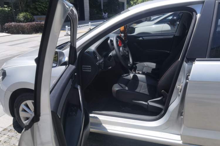 Used Volkswagen Jetta 2015 1.6L Manual Comfort Model Driver Seat