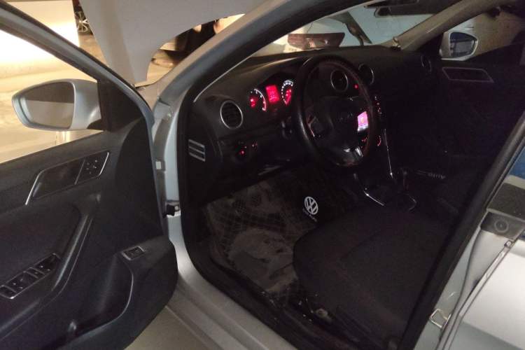 Used Volkswagen Jetta 2015 Zhuihui Edition 1.4L Manual Fashion Model Driver Seat