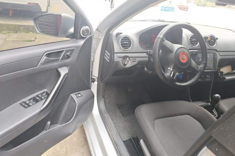 Used Volkswagen Jetta 2015 Value Edition 1.6L Manual Fashionable Style Driver Seat