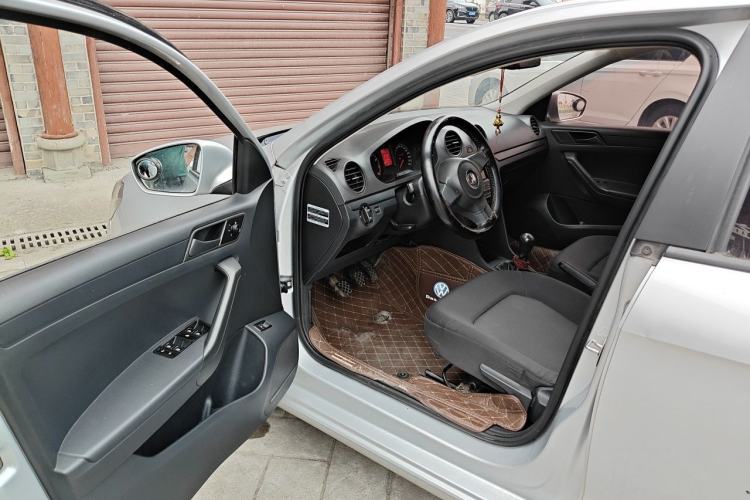 Used Volkswagen Jetta 2015 Zhuihui Edition 1.4L Manual Fashion Model Driver Seat