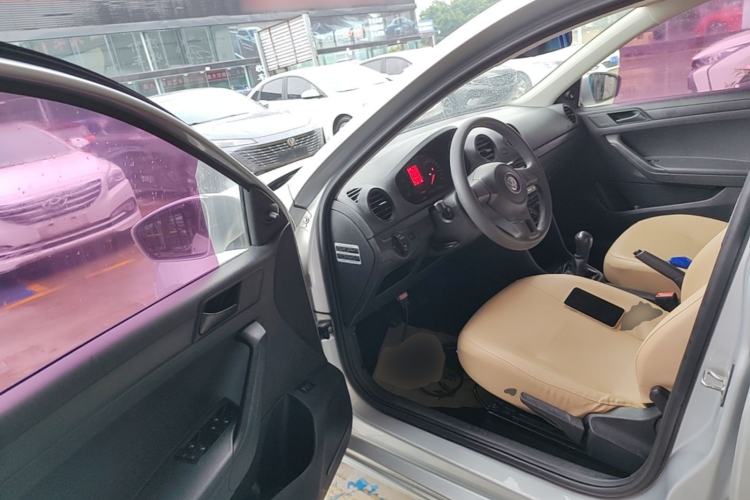 Used Volkswagen Jetta 2015 1.6L Manual Fashion Edition Driver Seat