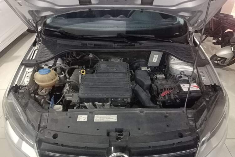Used Volkswagen Jetta 2015 Value Edition 1.6L Manual Fashionable Style Engine Bay