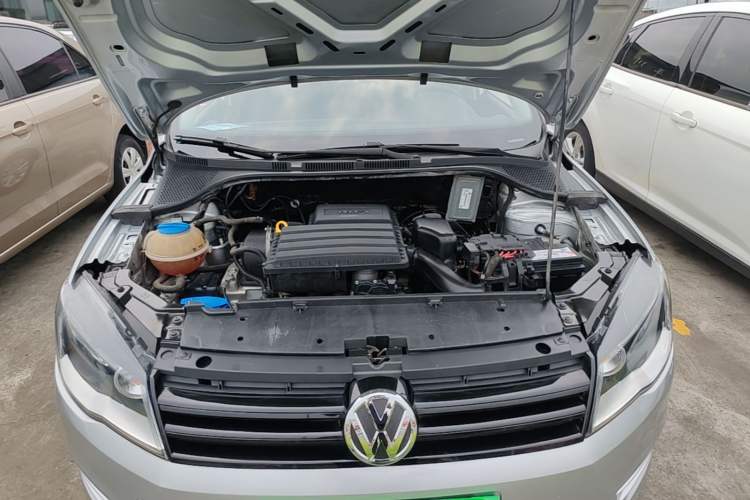 Used Volkswagen Jetta 2015 Zhuihui Edition 1.4L Manual Fashion Model Engine Bay