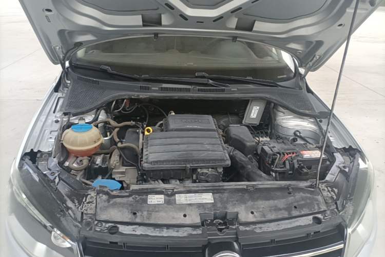Used Volkswagen Jetta 2015 Value Edition 1.6L Manual Fashionable Style Engine Bay