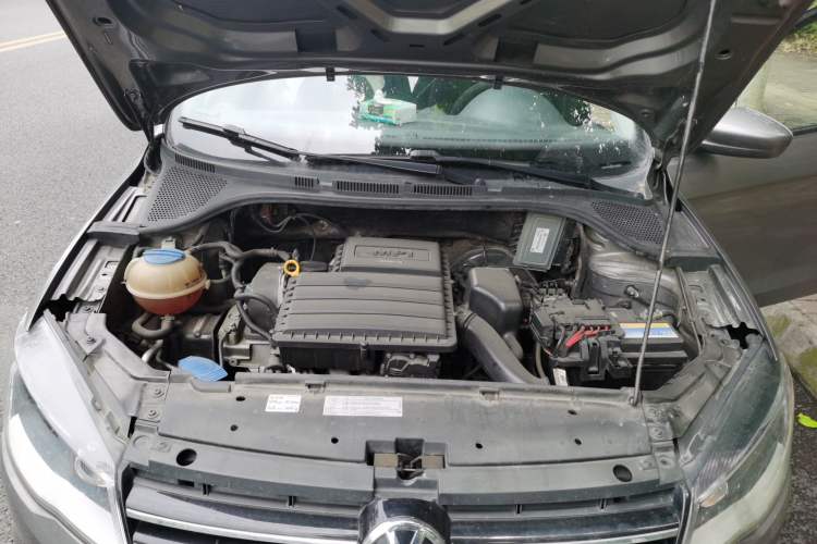 Used Volkswagen Jetta 2015 Zhuihui Edition 1.6L Manual Comfort Model Engine Bay