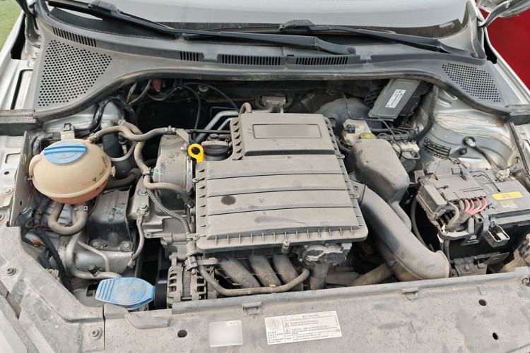 Used Volkswagen Jetta 2015 Zhuihui Edition 1.4L Manual Fashion Model Engine Bay
