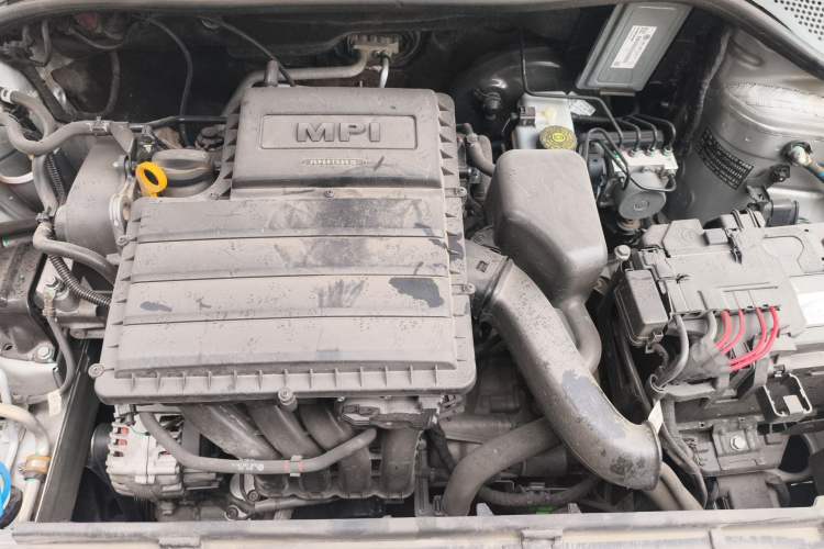 Used Volkswagen Jetta 2015 Zhuihui Edition 1.6L Manual Comfort Model Engine Bay