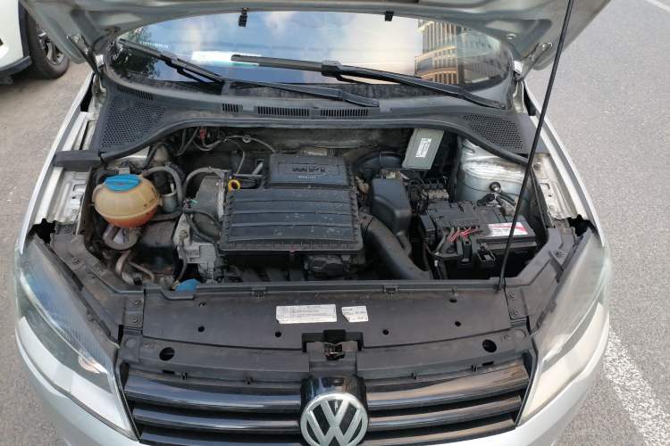 Used Volkswagen Jetta 2015 1.6L Manual Fashion Edition Engine Bay