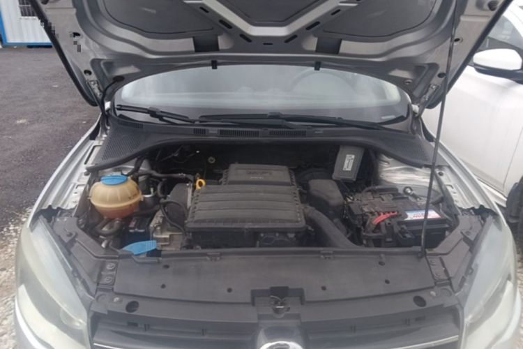 Used Volkswagen Jetta 2015 Value Edition 1.6L Automatic Comfort Version Engine Bay
