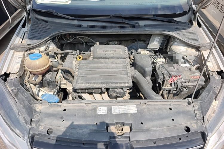 Used Volkswagen Jetta 2015 Zhuihui Edition 1.6L Manual Comfort Model Engine Bay