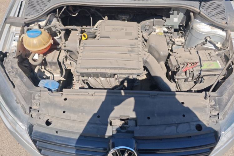 Used Volkswagen Jetta 2015 Zhuihui Edition 1.4L Manual Fashion Model Engine Bay