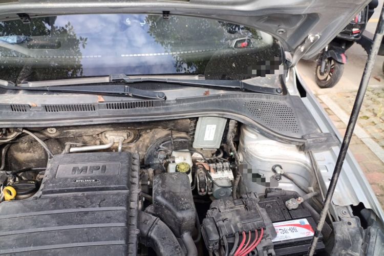 Used Volkswagen Jetta 2015 1.6L Manual Fashion Edition Engine Bay Left