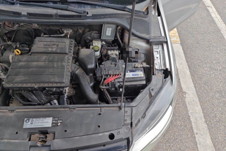Used Volkswagen Jetta 2015 Zhuihui Edition 1.6L Manual Comfort Model Engine Bay Left
