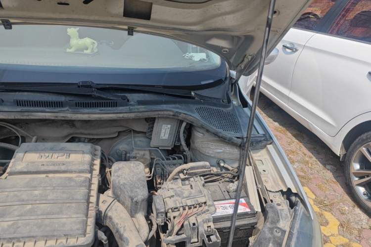 Used Volkswagen Jetta 2015 1.6L Automatic Fashion Model Engine Bay Left