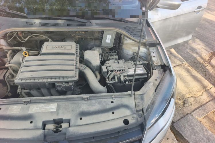 Used Volkswagen Jetta 2015 Zhuihui Edition 1.4L Manual Fashion Model Engine Bay Left