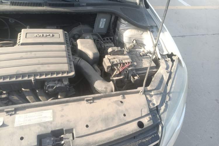 Used Volkswagen Jetta 2015 Zhihui Edition 1.4L Manual Comfort Model Engine Bay Left