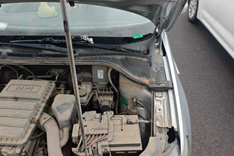 Used Volkswagen Jetta 2015 1.4L Manual Comfort Model Engine Bay Left